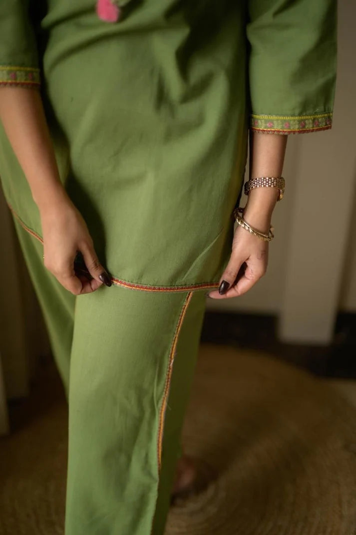 Green Embroidered Ethnic Co-ord Set with Tassels