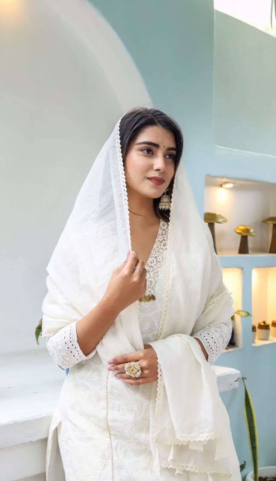 Chickenkari Kurti Pant Set With Embroidered Lace And Chanderi Dupatta